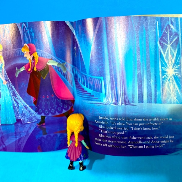 DISNEY FROZEN BUNDLE MINI ANNA, 3 BOOKS LOOK AND FIND, FROZEN II & READ A-LONG - Picture 10 of 15
